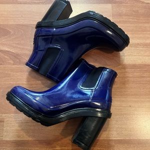 Heeled hunter boot , excellent condition! (Navy)
